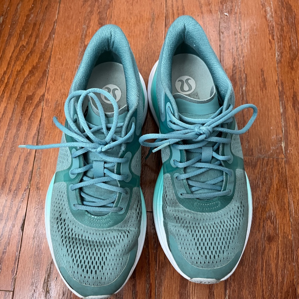 Lululemon Blissful Feel Women’s Running Shoes size 8